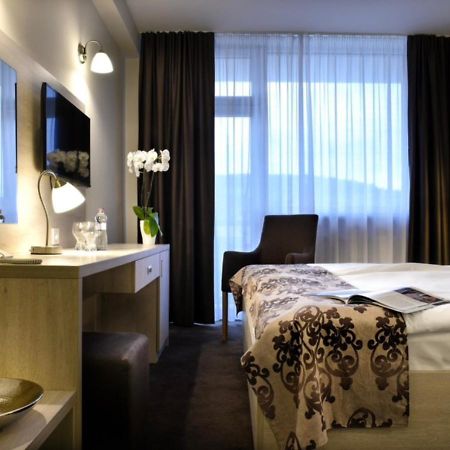 Hotel Magnolia Piestany Bagian luar foto