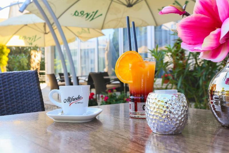 Hotel Magnolia Piestany Bagian luar foto