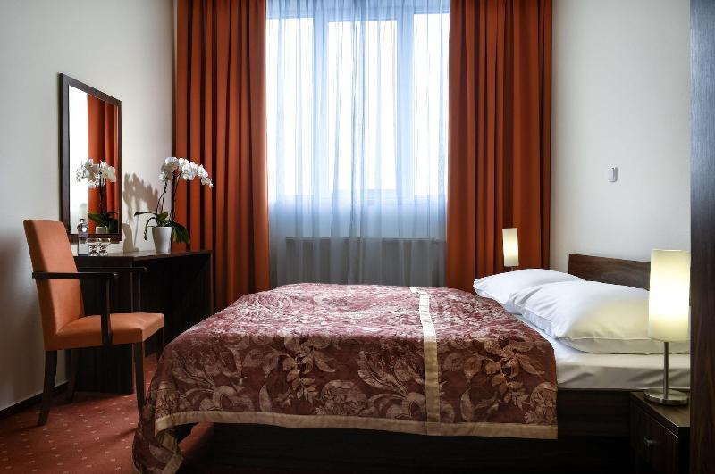 Hotel Magnolia Piestany Bagian luar foto