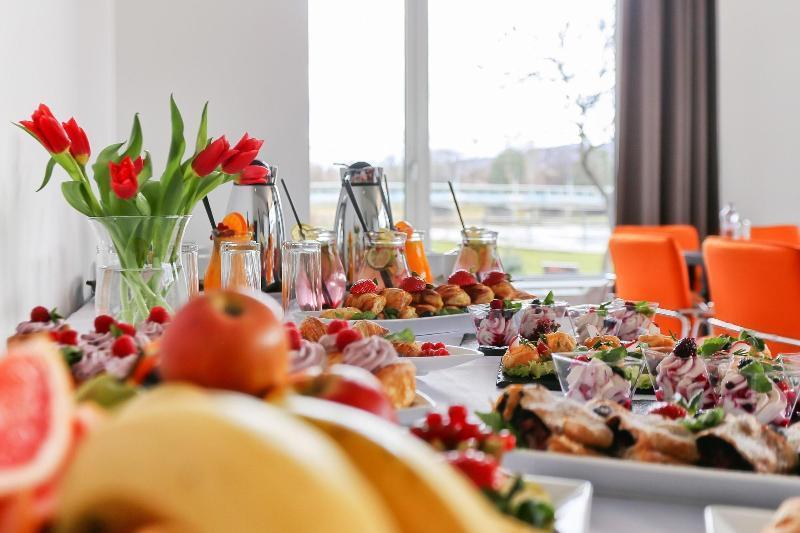 Hotel Magnolia Piestany Bagian luar foto