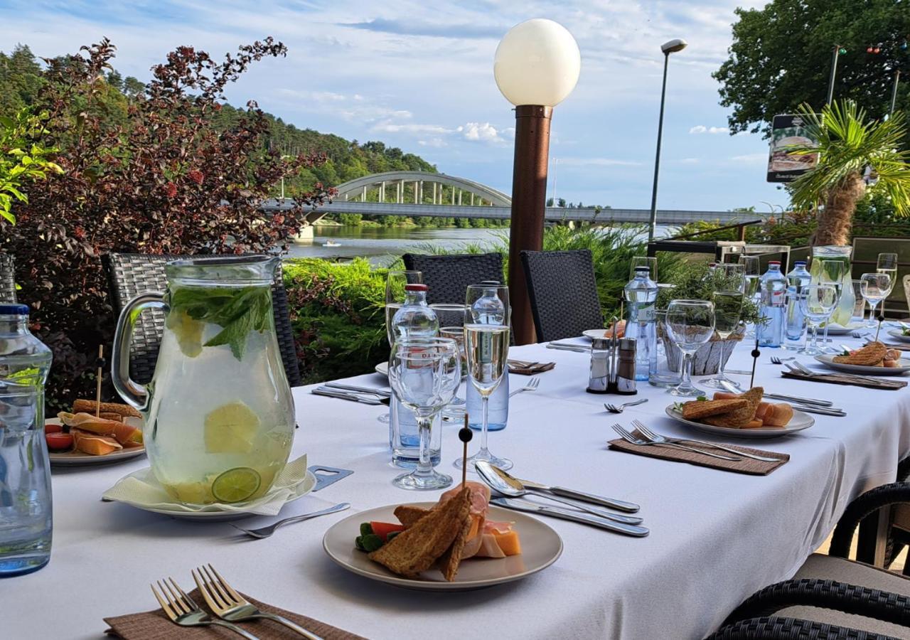 Hotel Magnolia Piestany Bagian luar foto