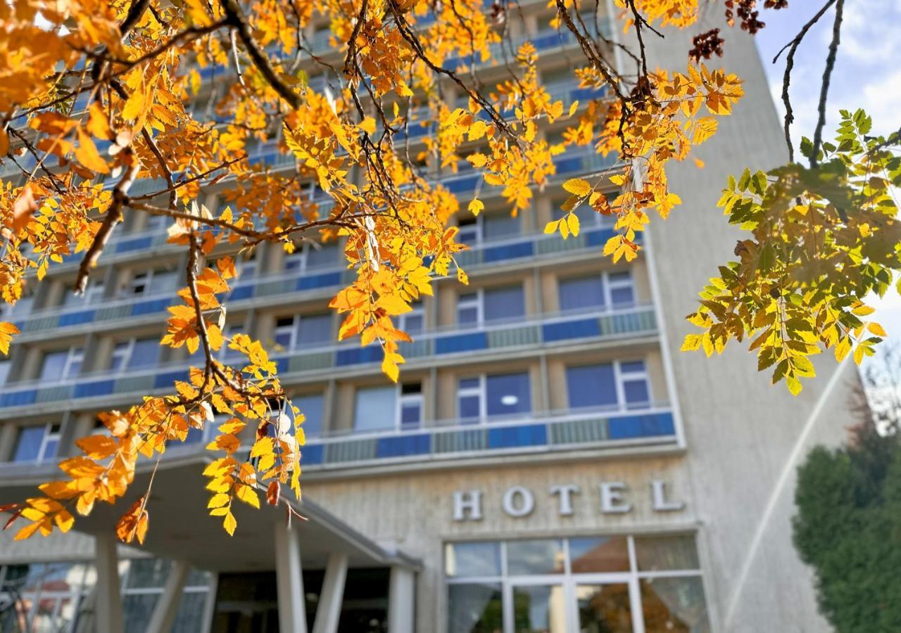 Hotel Magnolia Piestany Bagian luar foto