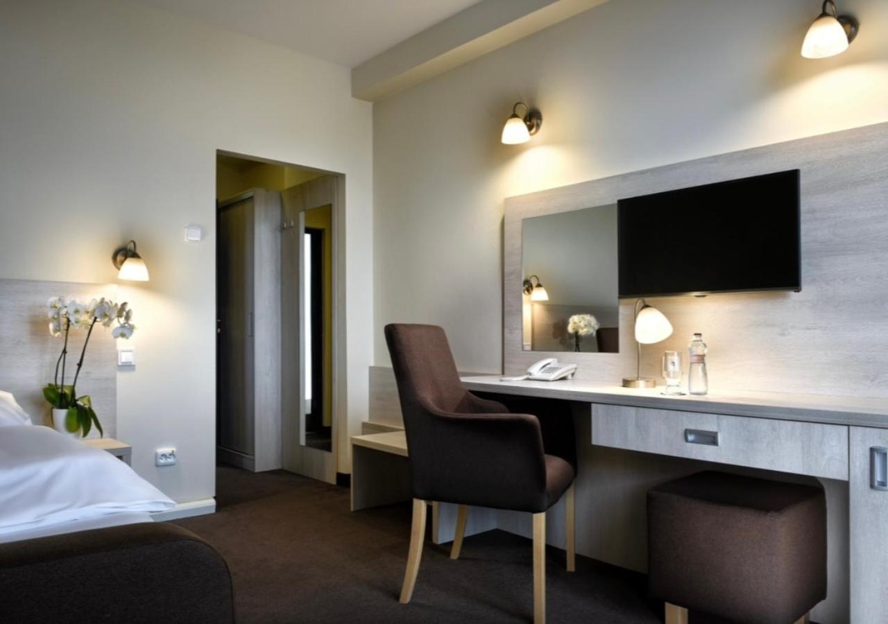 Hotel Magnolia Piestany Bagian luar foto