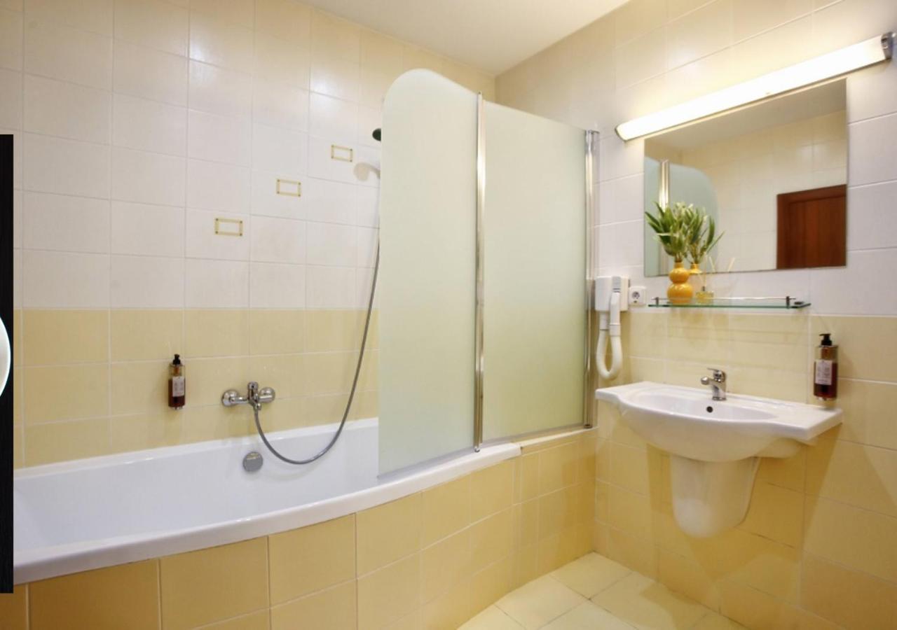 Hotel Magnolia Piestany Bagian luar foto