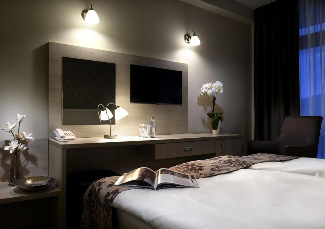 Hotel Magnolia Piestany Bagian luar foto