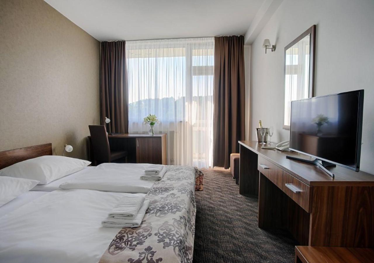 Hotel Magnolia Piestany Bagian luar foto