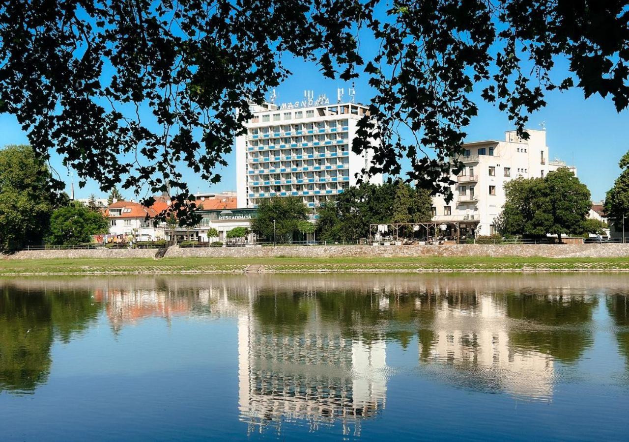 Hotel Magnolia Piestany Bagian luar foto